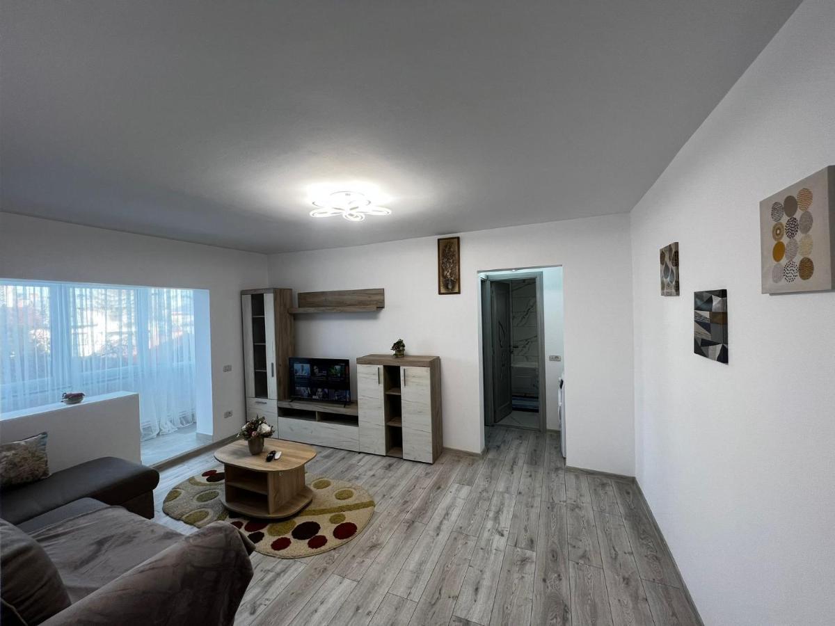Cozy Urban Accommodation In Beautiful Suceava Exterior photo