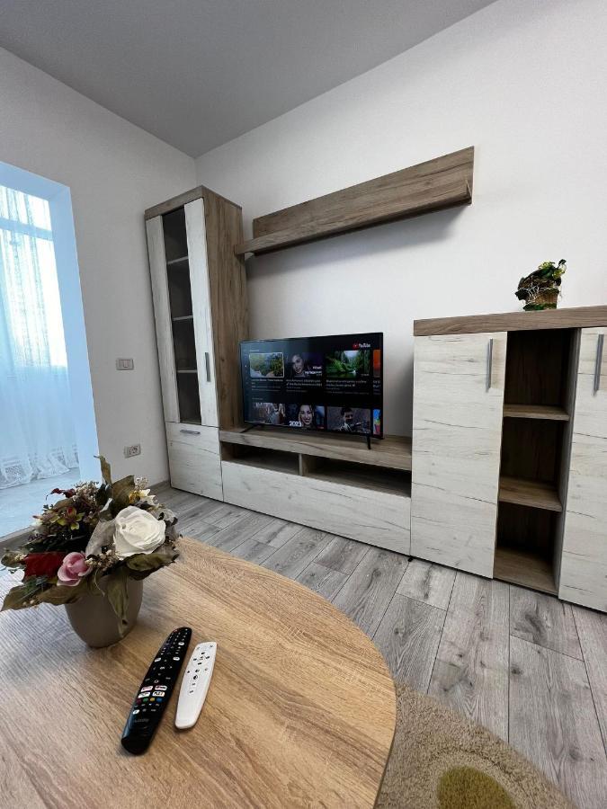 Cozy Urban Accommodation In Beautiful Suceava Exterior photo